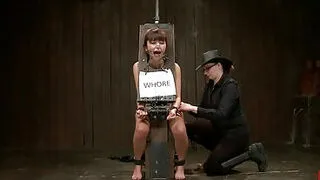Bağlı Japon köle ağır şekilde cezalandırıldı.